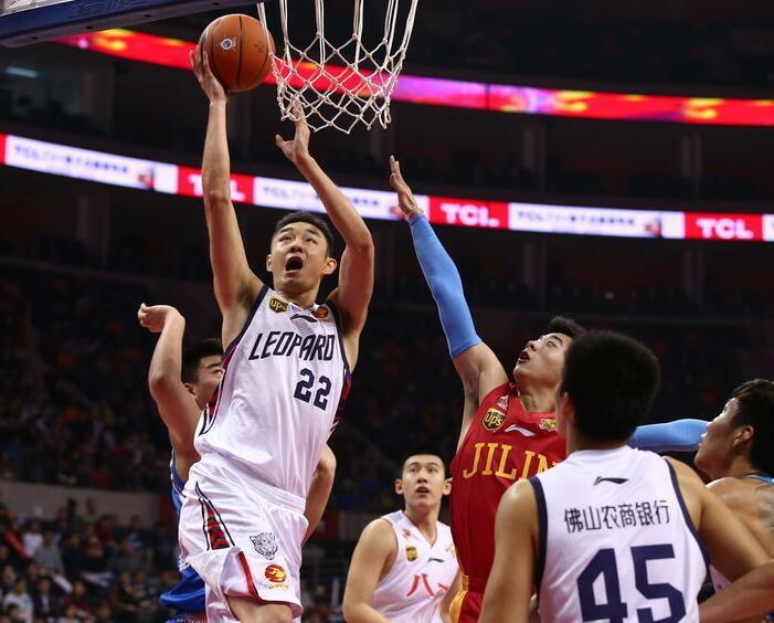 凸显了他的 凸显了他的